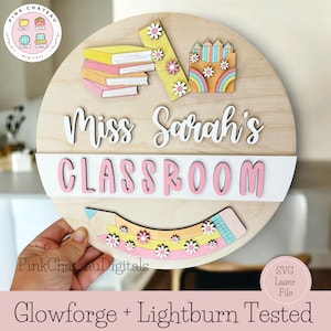Personalisiertes Willkommensschild für das Lehrerzimmer | Preppy Gänseblümchen | SVG-Schnittdatei | Glowforge & Lightburn getestet | Holz Laser Digitale Datei
