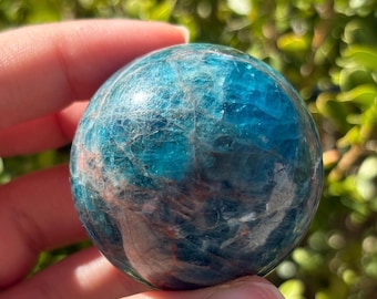 Polished Blue Apatite Sphere: Ocean Blue Crystal Décor, Meditation Stone