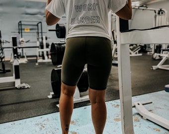 A nadie le importa, trabaja más duro Cubierta de bomba / Camiseta de gran tamaño / Ropa de entrenamiento