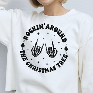 Rockin' Around the Christmas Tree SVG Png, Powiedzenie świąteczne svg, Cytat świąteczny svg, Piosenka świąteczna svg, Szkielet świąteczny svg, Xmas goth