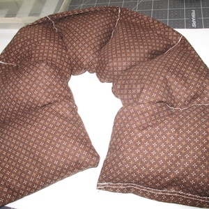 Coussin chauffant long rempli de maïs 26 x 4,5 po. Soulagement des muscles endoloris