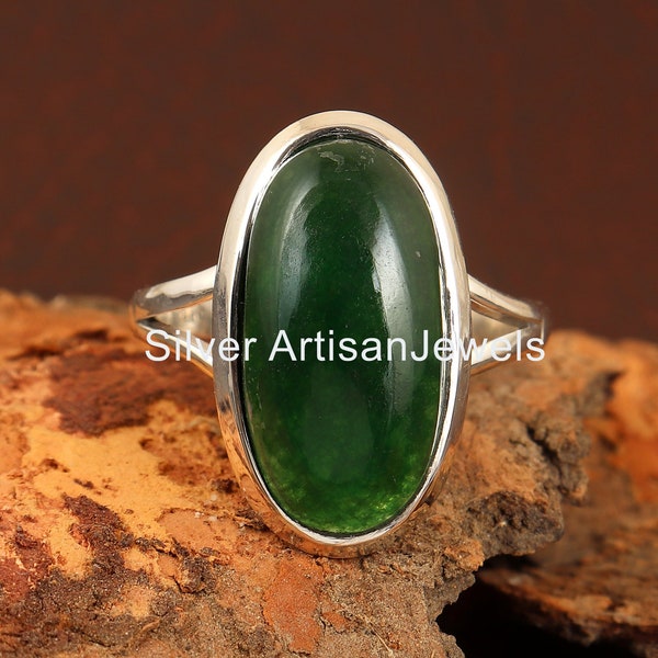 Incroyable bague de jade naturelle / Bagues de jade vert / Bague de jade en pierre ovale / Bague en argent 925 / Jade délicat / Bague faite à la main / Meilleures idées cadeaux pour elle