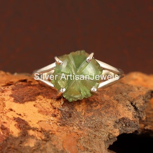 Peridot Jade Ring , Green Jade Ring , 925 Silver Ring , Polished Gemstone Ring, Flower Shape Ring , Wonderful Gift Ring For Women&#39;s