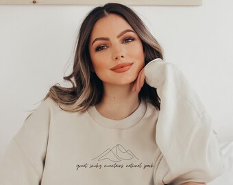 Womens Minimalist Yellowstone National Park Sweatshirt, Cozy Crewneck Sweatshirt, Modern Sweatshirt, Yellowstone Cozy Sweatshirt for Women