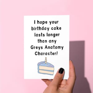 Grays anatomy-taart. Verjaardagskaart, grappige grijzen verjaardagskaart, grappige wenskaart, grappige grijze kaart.