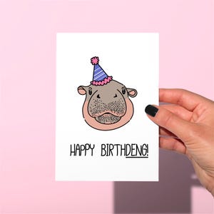 Carte d'anniversaire Moo Deng, carte d'anniversaire joyeux anniversaire, carte d'anniversaire drôle, drôle de bébé hippopotame TikTok meme inspiré carte d'anniversaire