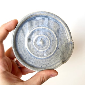 Poggiamestolo in ceramica, Poggiamestolo blu maculato, Poggiaposate, Portamestolo, Poggiamestolo moderno, Portaposate, Stoviglie, Regalo di inaugurazione della casa