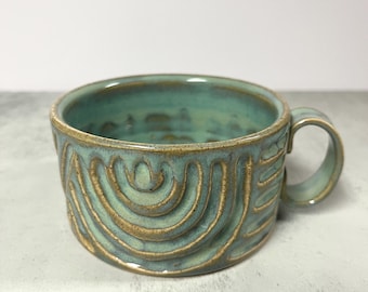 Handgemachte geschnitzte Steinzeug-Tasse, Türkis-Glasur-Keramik