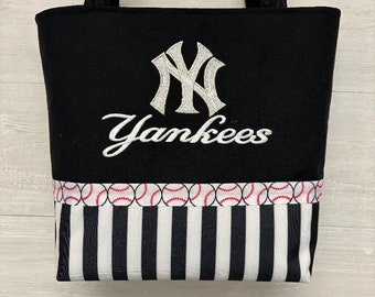 New York Yankees Embroidered Purse with a Vinyl Bottom