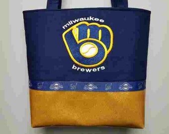 Milwaukee Brewers Purse with a Vinyl Bottom