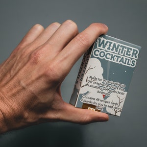 Tarjetas de recetas de cócteles de invierno - Paquete de tarjetas para hacer cócteles con 52 opciones - Noche de cita / Fiesta