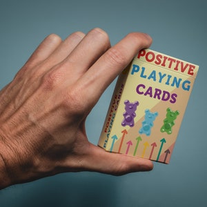Gelukkige speelkaarten! The Pack of Positivity Playing Cards - Positive Affirmation Cards - 52 Uniek geïllustreerd speelkaartenpakket