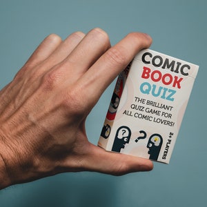Comic Quiz Card Pack mit 96 Fragen + 4 leere, um Ihre eigenen hinzuzufügen! Strumpffüller / Geburtstagsgeschenk