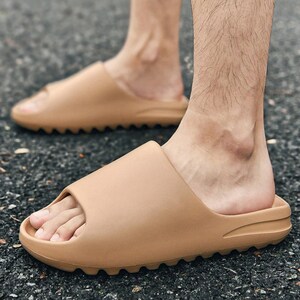 yeezy slides mens