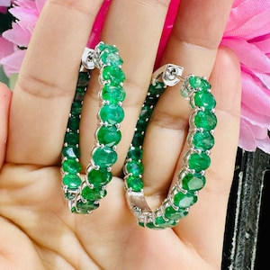 18kt White Gold Emerald Hoop Earrings