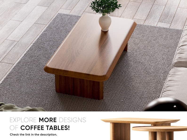 K&ouml;nnte beinhalten: Ein hellbrauner Holz-Couchtisch mit abgerundeten Kanten steht auf einem grauen Teppich. Der Tisch hat ein schlichtes, modernes Design und ist perfekt f&uuml;r ein Wohnzimmer oder Schlafzimmer.