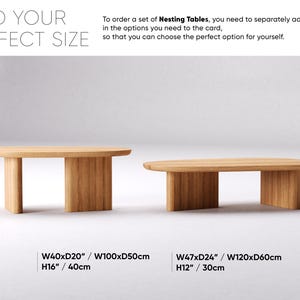 Puede incluir: Dos mesas nido de madera con bordes redondeados y patas rectangulares. La primera mesa mide 100 cm de ancho, 50 cm de profundidad y 40 cm de alto. La segunda mesa mide 120 cm de ancho, 60 cm de profundidad y 30 cm de alto. Texto: "FIND YOUR PERFECT SIZE".