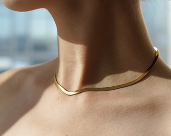 Sleek Gold Necklace - Etsy
