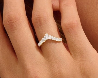 14k Gold Curved Wedding Band, Solid Gold Baguette Chevron Ring, Women&#39;s Lab Diamond Cz Ring, Dainty V Shape Ring Enhancer, Handmade Gift