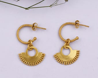 Brincos de argola elegantes em prata de lei – Joias de noiva minimalistas de luxo, perfeitas para casamentos e ocasiões especiais.