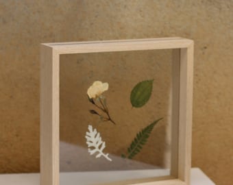 Square Floating Frame in White Oak Veneer, Double Sided Frame, Glass Frame for Pressed Flowers, Table Signs, Polaroids