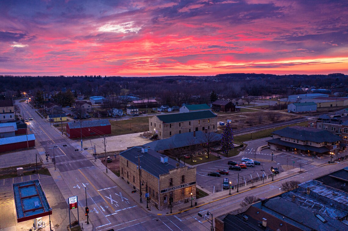 Downtown Edgerton WI mit einem lebendigen Sonnenuntergang Etsy