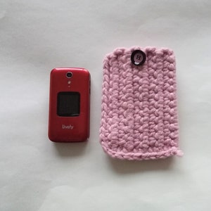 Lively/Flip PhoneGluv in Pretty in Pink with Matching Fly Button - Crocheted