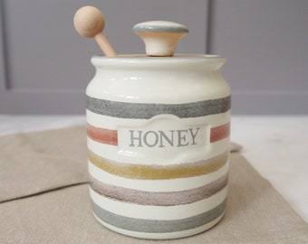 Rustic Style Ceramic Honey Pot With Wooden Dipper And Striped Design Birthday Gifts Kitchenware Houseware Gifts