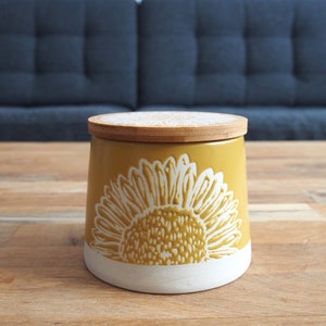 Handcrafted Sunflower Mustard Sugar Pot Fine Stoneware Durable Sugar Storage Sugar Canister with A Bamboo Lid Birthday Gifts