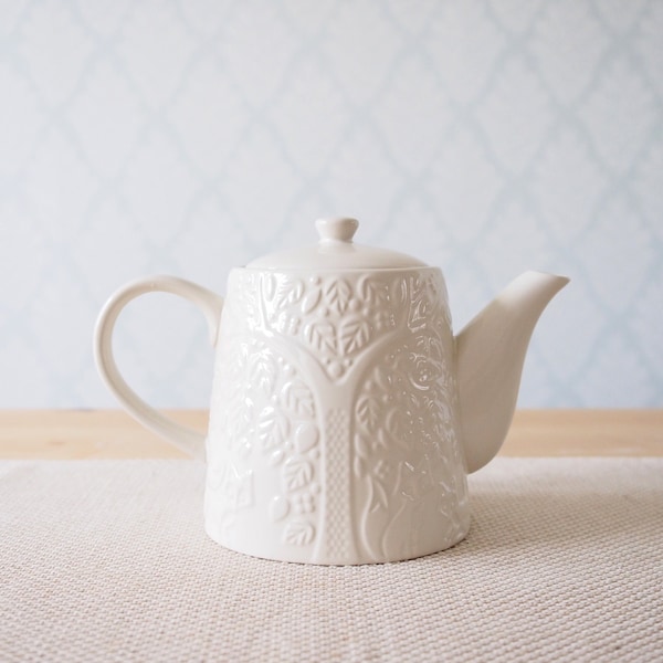 1L White Teapot Made From Durable Stoneware Great For Loose Leaf Teas Birthday Gifts