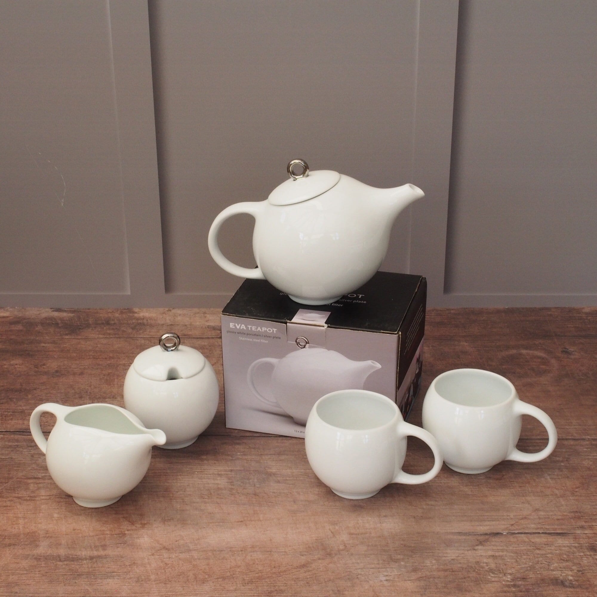 Eva tea set: Modern teapot, tea cups, creamer, sugar bowl, serving