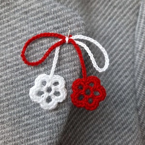 Martisor. Martisoare. Baba Marta. Martenitsa. Spring amulet. Moldova. Romanian martisor. Crocheted flowers. Märzchen