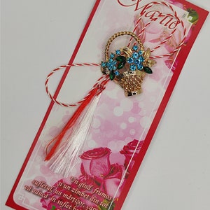 Martisor. Brosa. Brooch. Martisoare. Baba Marta. Martenitsa. Moldova. Romania. Flower brooch. Märzchen. Martakia. Martis. Romanian martisor.