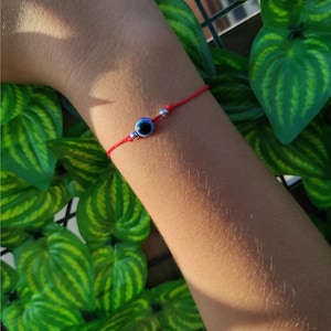 Armband med onda ögat. Rött snöre. Skyddsamulett. Martisor/Martenitsa/Martakia/Martis/Bratara martisor. Lycka till-armband. Onda ögat.
