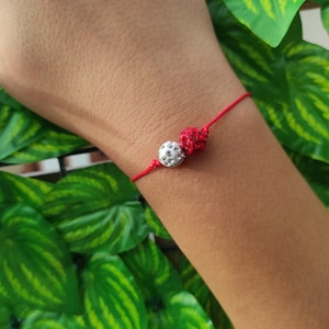 Bracelet. Martisoare. Baba Marta. Martenitsa. Martisor. Spring amulet. Moldova. Romanian martisor. Märzchen