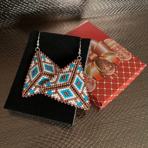 Boucles d'oreilles triangle 3D en perles miyuki, motif « Losanges »