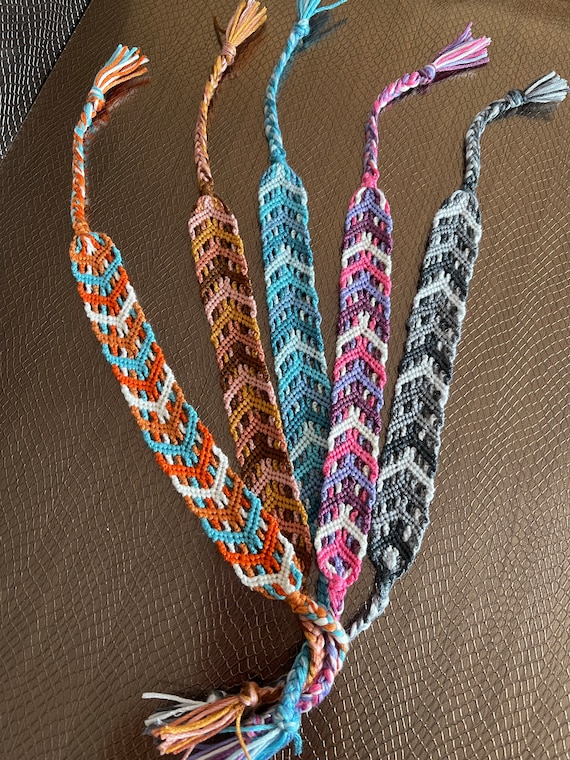 Bracelet D’amitié Brésilien Ajustable En Tissu - Blanc Et Gris - Style Chance