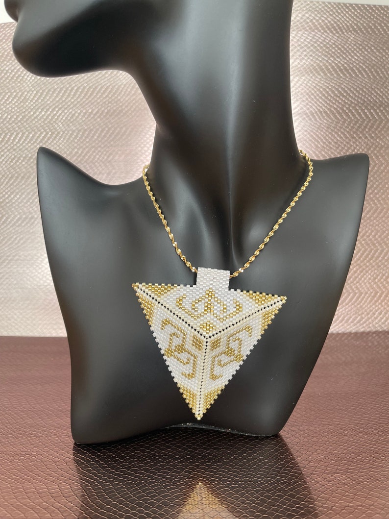 Collier triangle, Pendentif Triangle Miyuki 3D, Collier Miyuki_ Beaded Pendant Triangle 3D Miuyki with a Chains Necklace Real 18K image 3