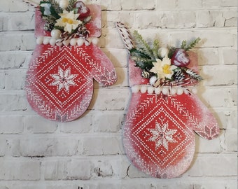 Rustic Wooden Mitten Christmas Ornament: Winter Decor (Set of 2)