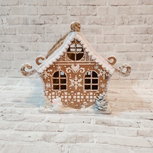 Boîte de bonbons de Noël/ Maison en bois/ Une boîte pour des friandises de Noël/ Boîte cadeau/Maison de fée/Maison d'hiver/Maison en pain d'épice