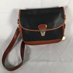 Vtg Dooney & Bourke Classic Lock Pebble Leather Shoulder Bag All Weather Black