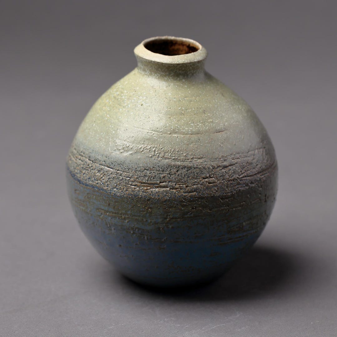マットグレーとブルーの手作り陶器の花瓶 - Etsy 日本