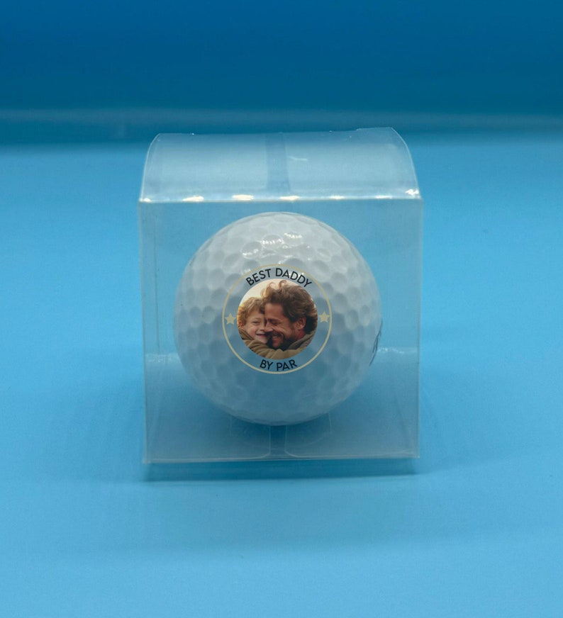 1 x personalisierter Golfball in transparenter Geschenkbox Foto zum Geburtstag, Vatertag Best Daddy By Par