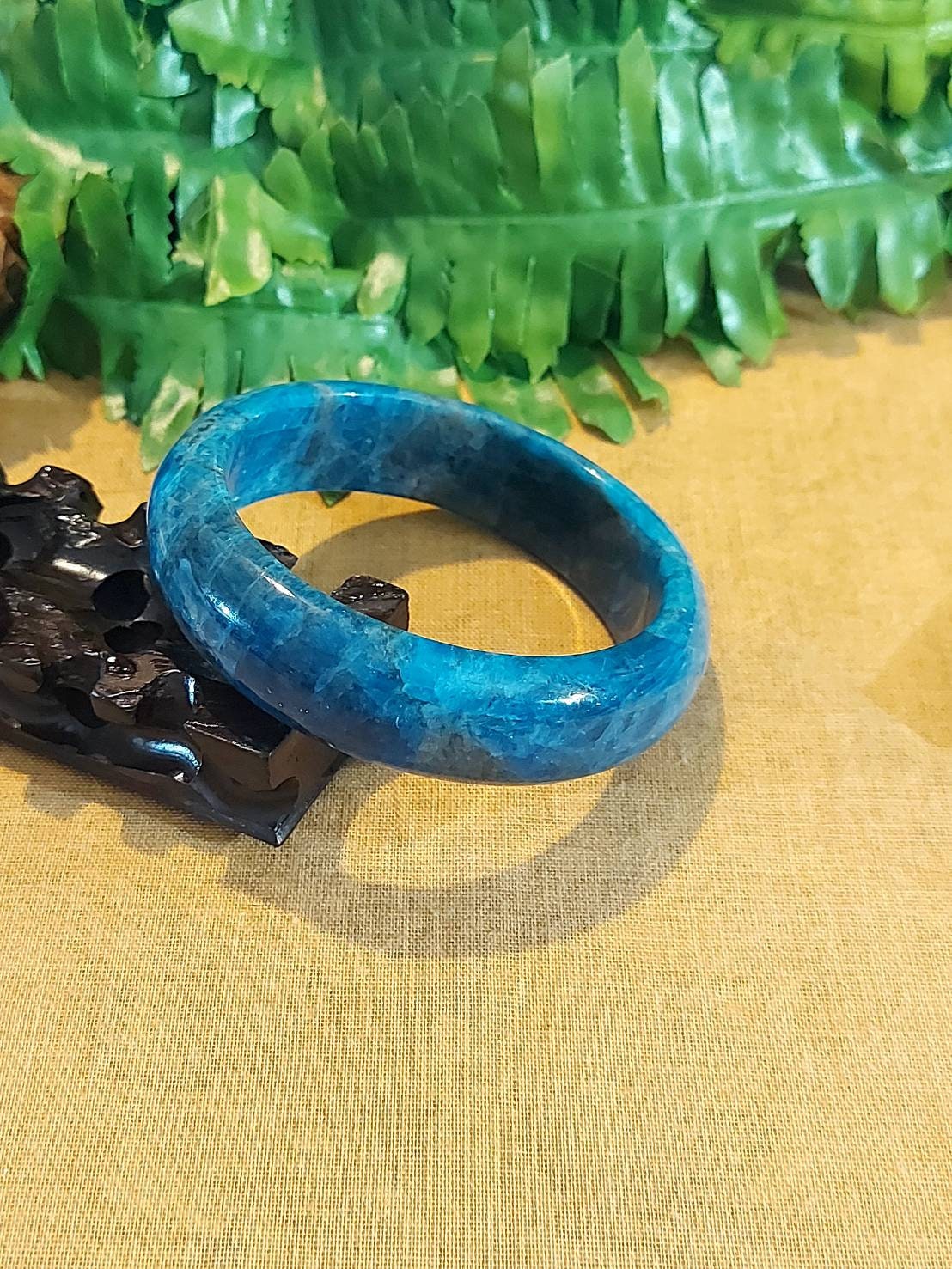 DJade-新品 59 mm 美しい天然ブルーアパタイトクリスタル宝石バングル