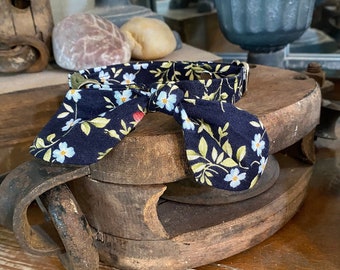 Floral Cat Collar: Tiny Posies, Handmade Breakaway Safety Buckle