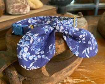 Cat Collar ENGLISH GARDEN, Chinoiserie, Handmade Customizable Breakaway Buckles Soft Cat Collars