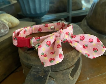 Pink STRAWBERRY FIELDS   Handmade Breakaway Cat Collar