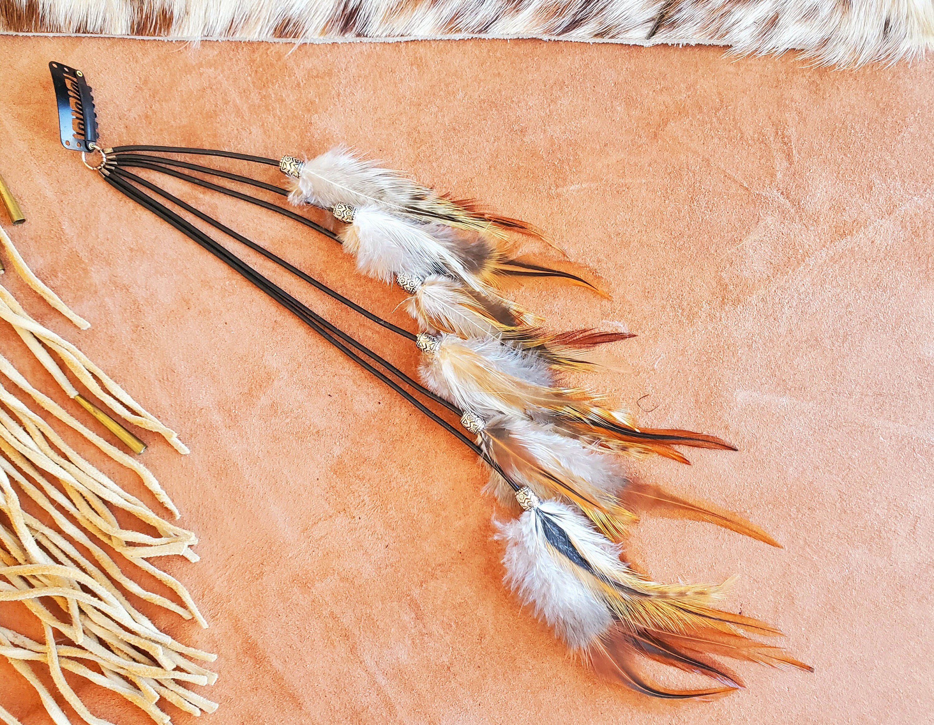 Four of the most recent roach clips I've made. I used alligator clips,  copper wire, semi precious stones, freshwater pearls, Turkish glass beads,  copper gears, and hand painted feathers. : r/crafts