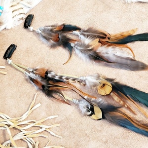 Feather Hair Clip 4, 8, 11, 15 or 21 Suede Lace with Natural Feathers, silver or gold beads, Boho Feather Hair Extension, Long Skinny image 1