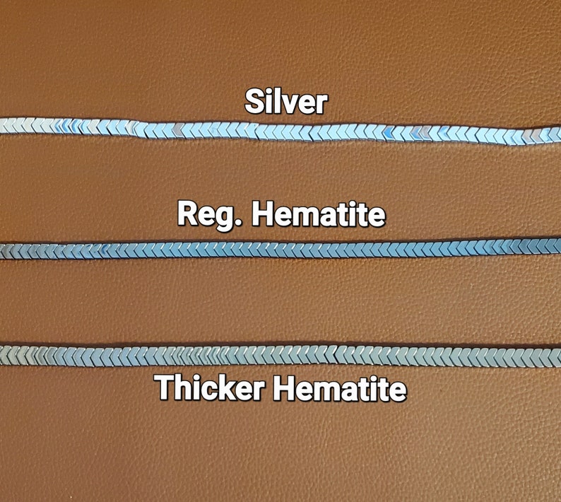 Pu&ograve; includere: Tre file di catena in argento e ematite, etichettate "Argento", "Ematite Reg." e "Ematite pi&ugrave; spessa".